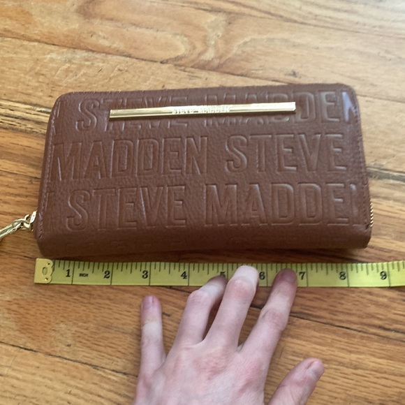 NWOT Steve Madden Logo Large Wallet Clutch - Picture 4 of 9